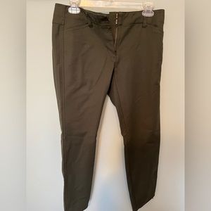 Vineyard Vines olive green skinny pants with back leg seam details